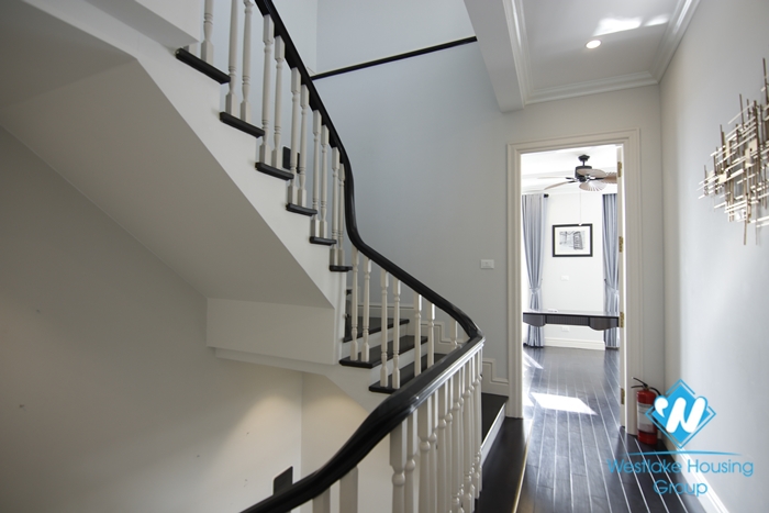 Adjacent villa for rent, equipped with modern furniture for rent in Vinhome Harmony Long Bien